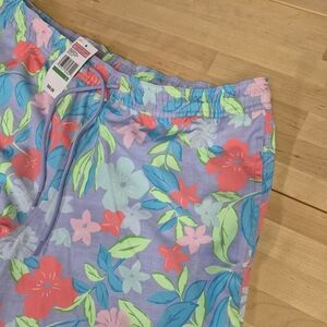 Vineyard Vines Colorful Floral Swim Trunks. Size L. NWT